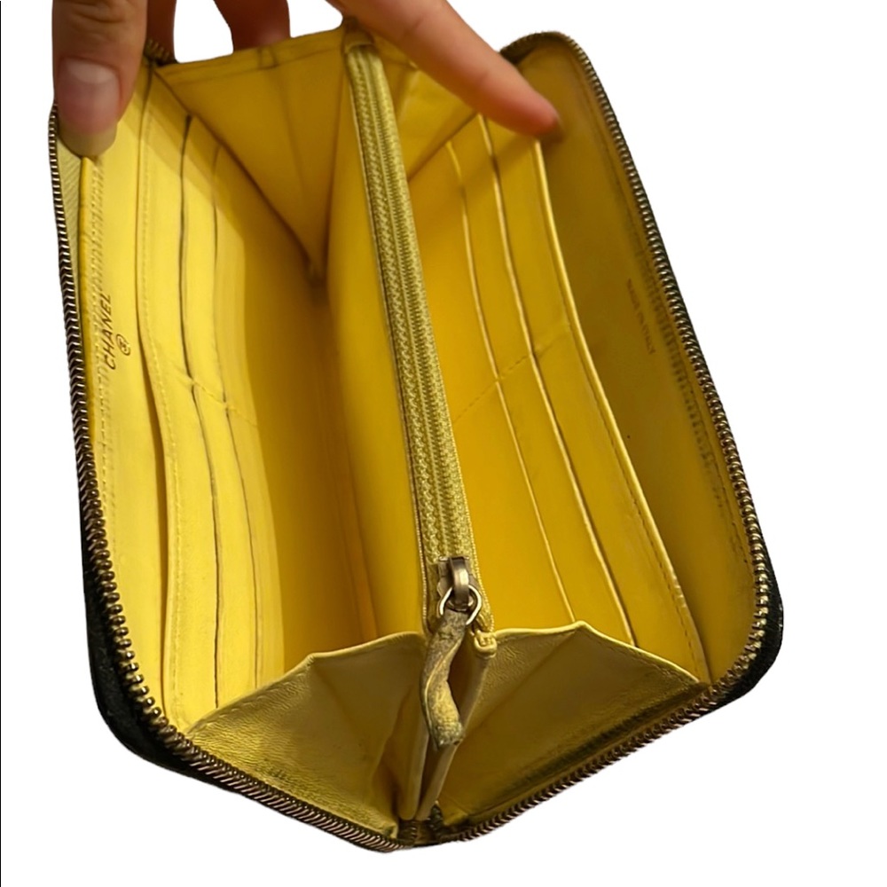 CHANEL Black Wallet (Yellow interior) - Picture 3 of 11